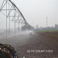 Sistema de irrigação pivotante com centro de aspersão automática
